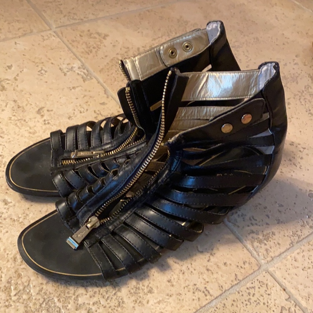 Sandals size 8 1/2 with zip up